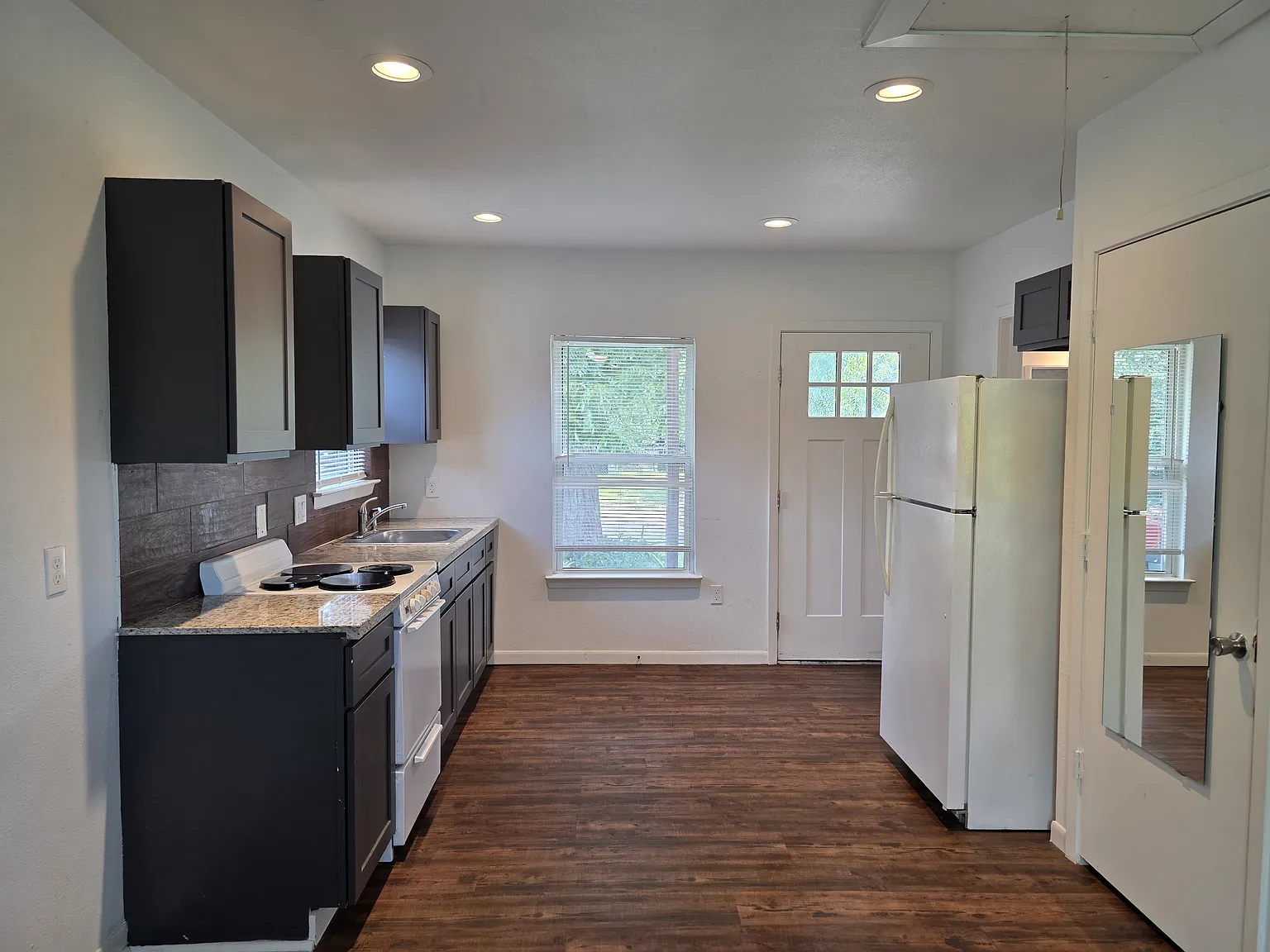 1 bed, 700 sqft, $900 — Photo 4