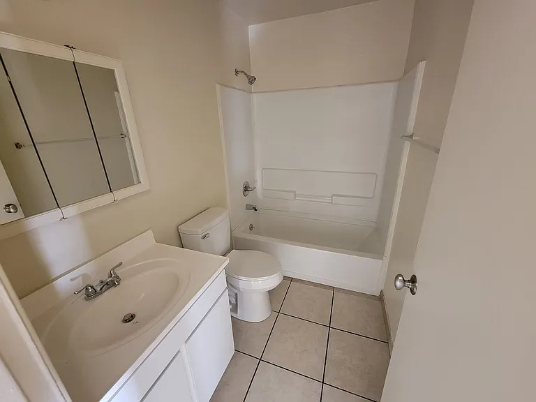 1134 Parkside St — Photo 5