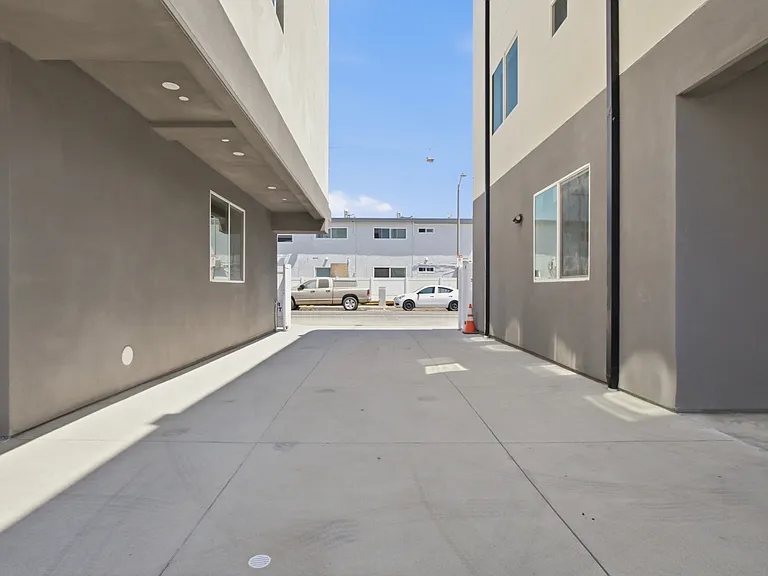 16108 Leadwell St — Photo 18