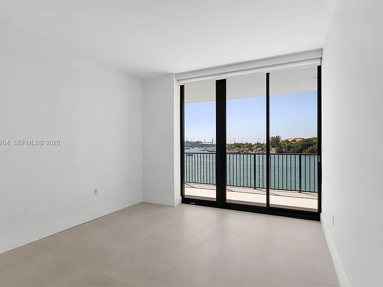 1000 Venetian Way #303 — Photo 8