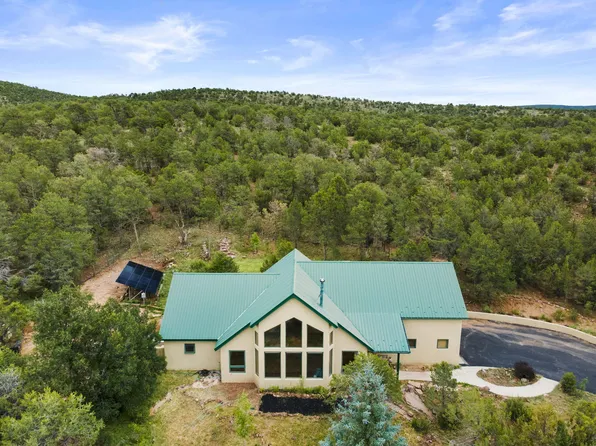 10 Howlin Wolf Trl, Tijeras, NM 87059