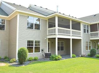 2987 Highpointe Curv, Roseville, MN 55113