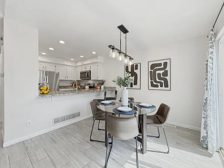 2892 W Long Cir #B — Photo 7