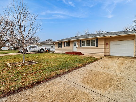 2nd image of 310 SE 7th St