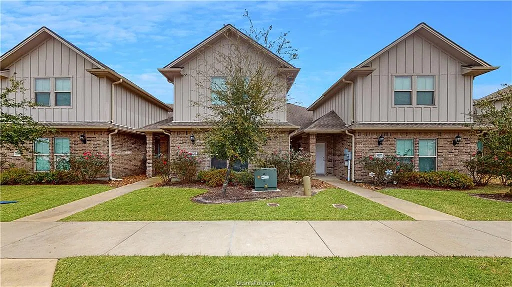 4 bed, 1874 sqft, $2,400 — Photo 2