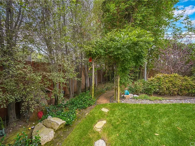 1337 Vuelta Grande Ave — Photo 49