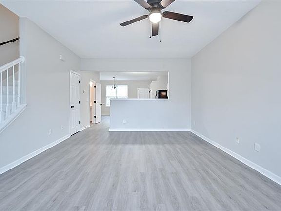 3rd image of 2860 Parkway Close