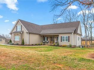 8410 Peony Dr, Stokesdale, NC 27357