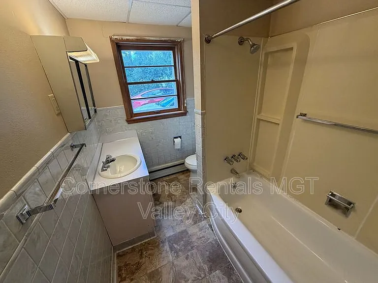 265 Viking Dr #2 — Photo 8