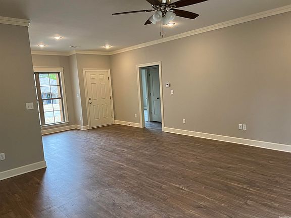 3rd image of 1201 N Laurel Ln