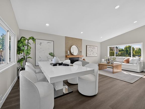 4th image of 236 Ottawa Way