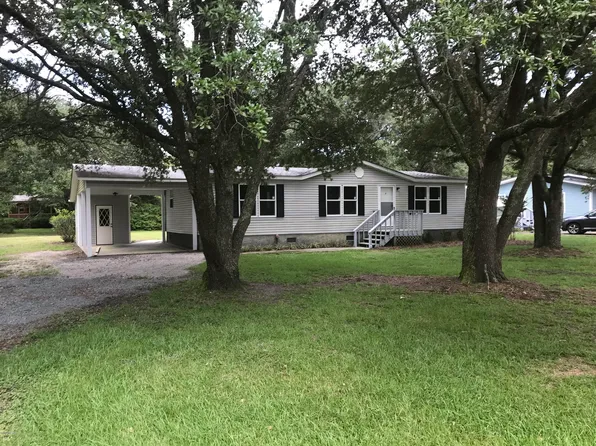 200 Susans Dr, Hampstead, NC 28443