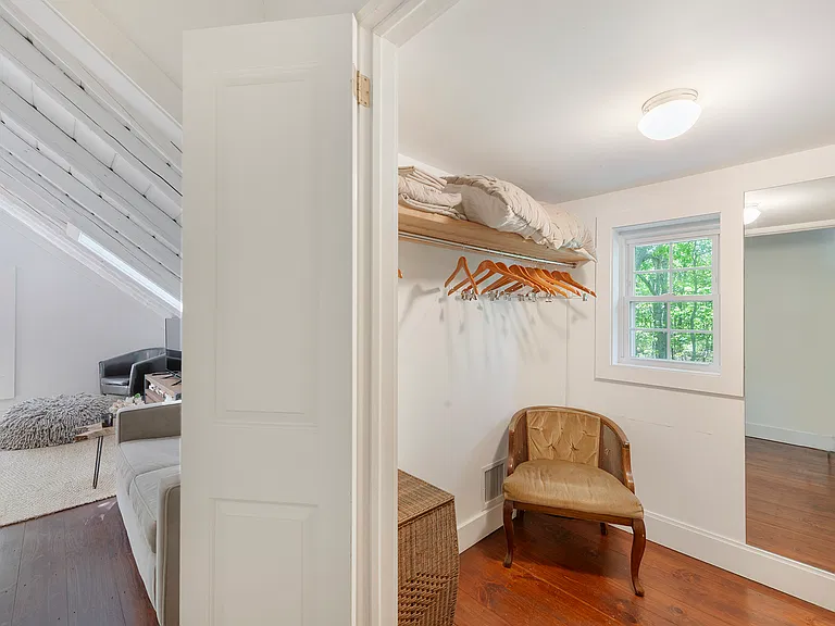 809 Edge Of Woods Rd — Photo 14