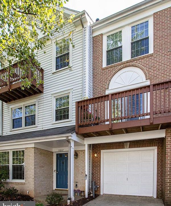 3 level townhome with garage