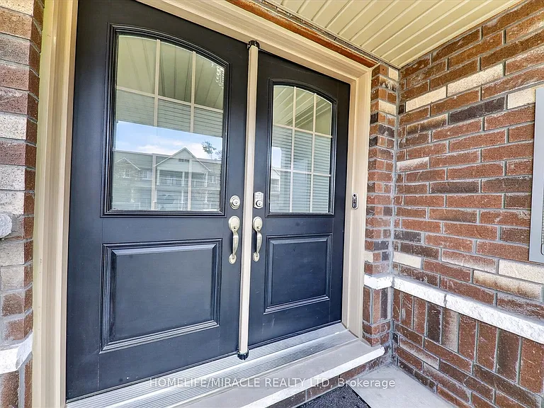 73 Sutcliffe Dr — Photo 5