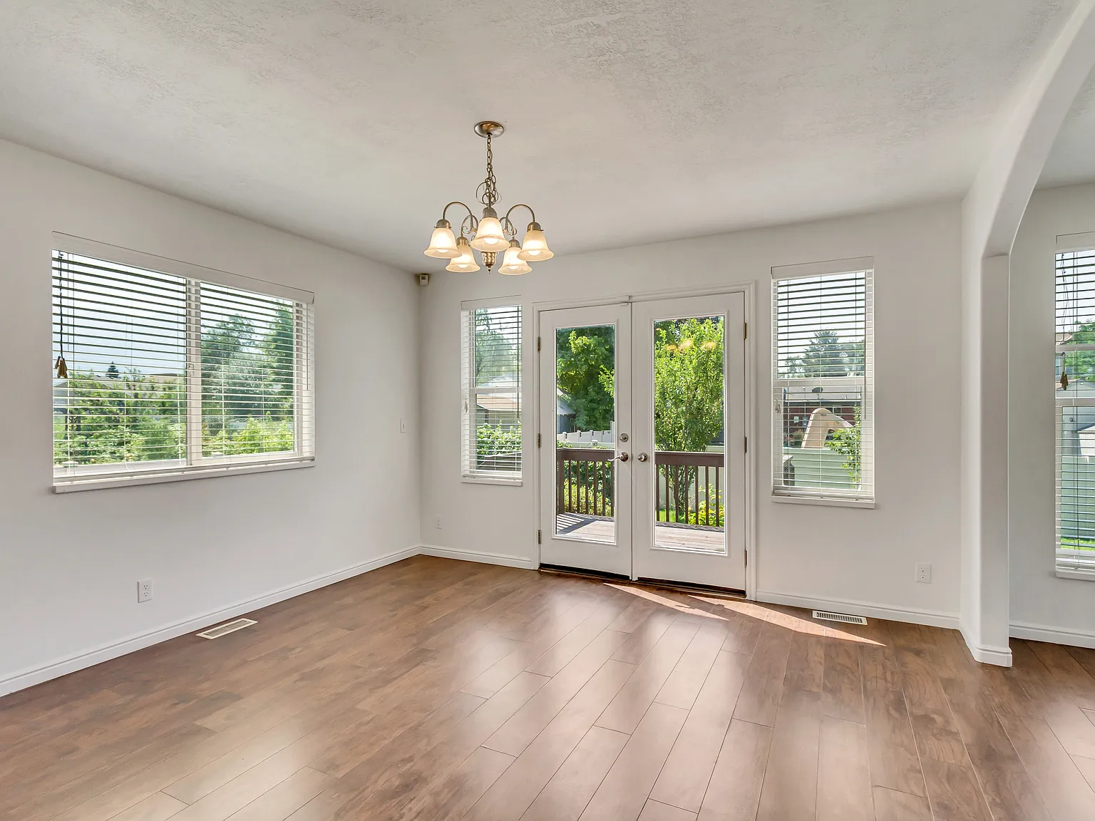 6 bed, 3.5 bath, 3200 sqft, $3,399 — Photo 3