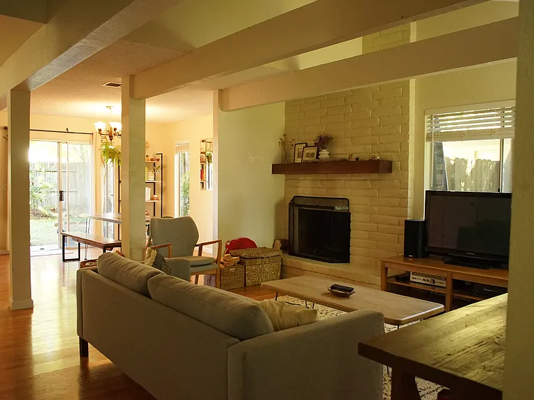 2909 Lillard Dr — Photo 3
