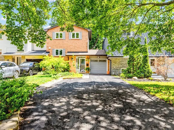 75 Saint Andrews Ct, Aurora, ON L4G 3B2