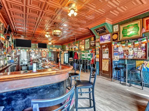 699 Elm Street image 4 of 39