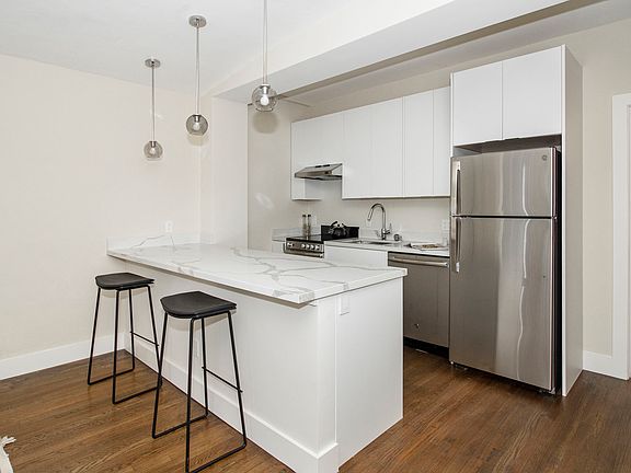 2nd image of 2224 Leavenworth St #302