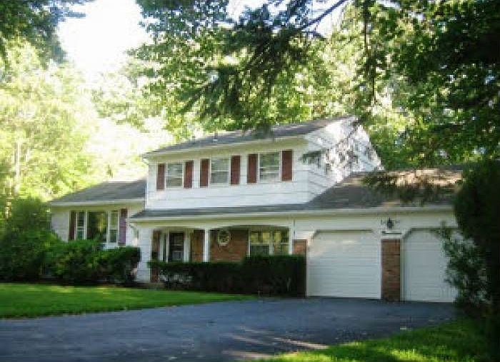 19 New England Dr