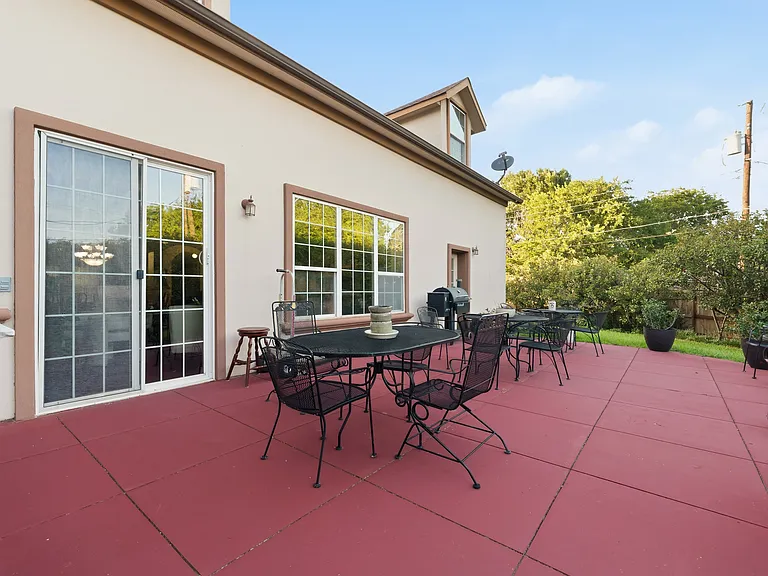 2720 Oates Dr — Photo 17