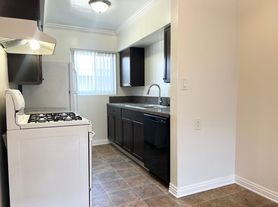 Bright 2 bed 1 bath in Pacific Beach