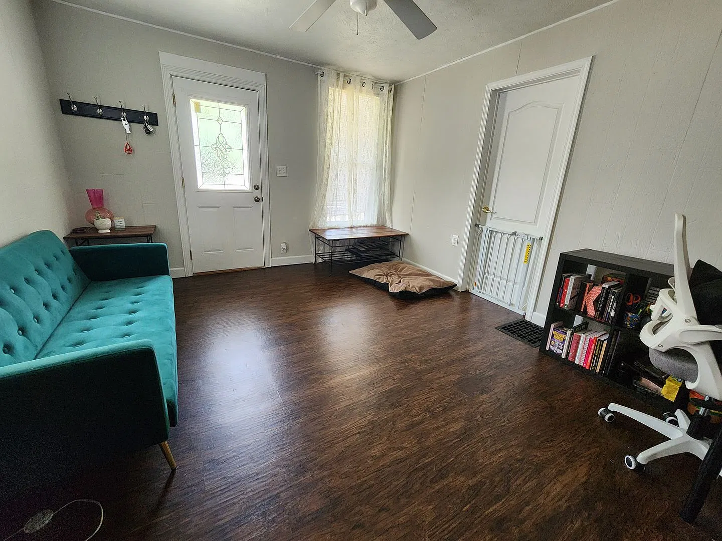 2 Bedroom Home in Bloomington! — Photo 2
