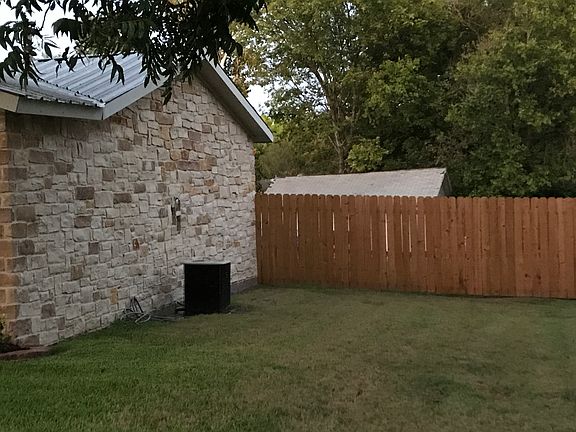 2nd image of 604 S Avenue O