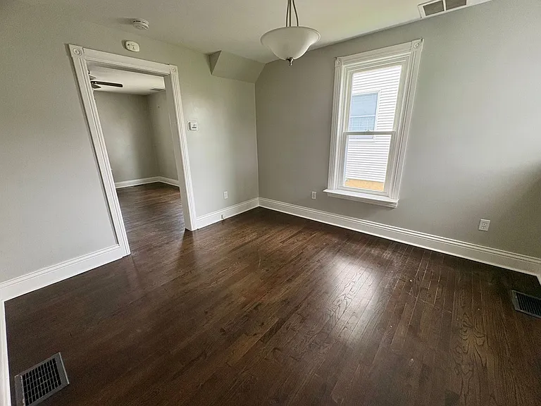 348 E Derry Rd — Photo 15