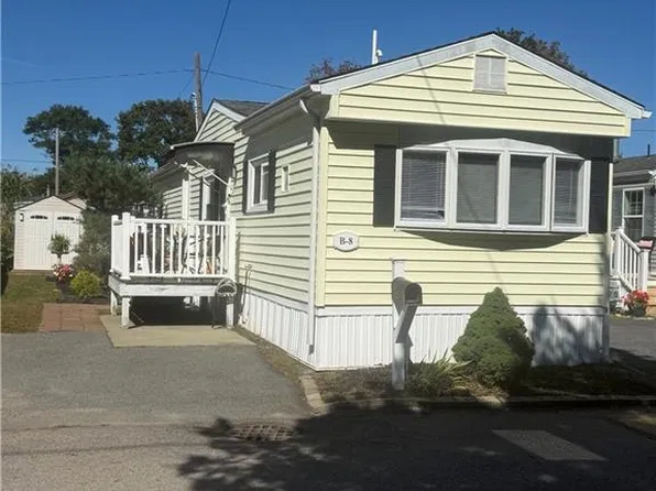 8 B Krzak Rd, North Kingstown, RI 02852