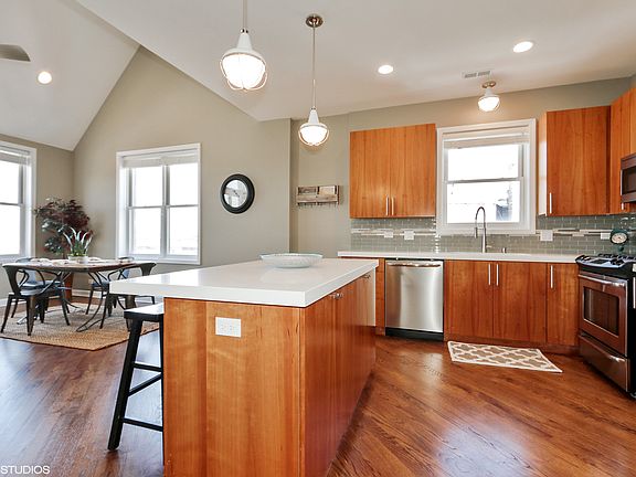 3rd image of 1349 N Western Ave #4N