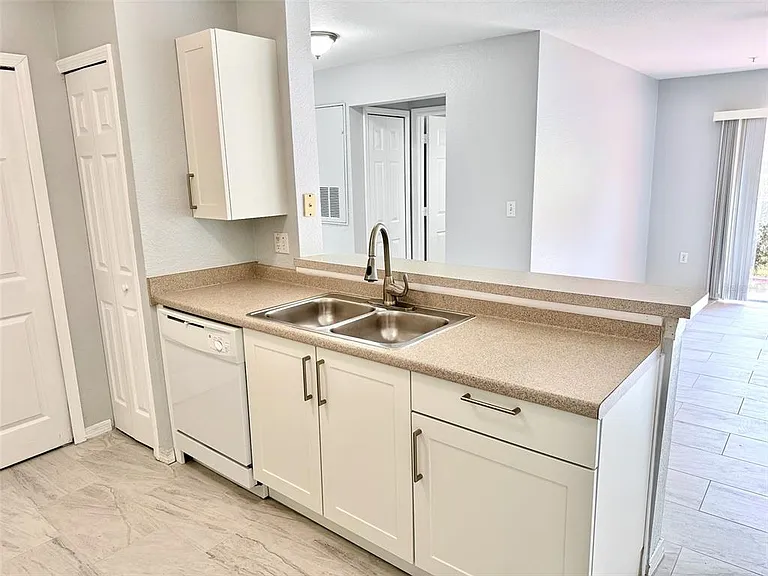 5475 Vineland Rd #8113 — Photo 7