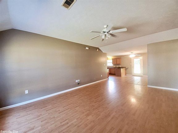 4th image of 31 Blair Dr