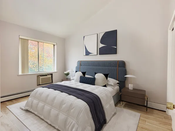 76-16 Grand Central Parkway image 3 of 10