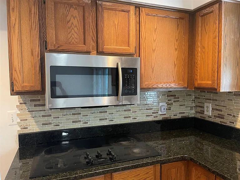 6330 Odessa Dr — Photo 25