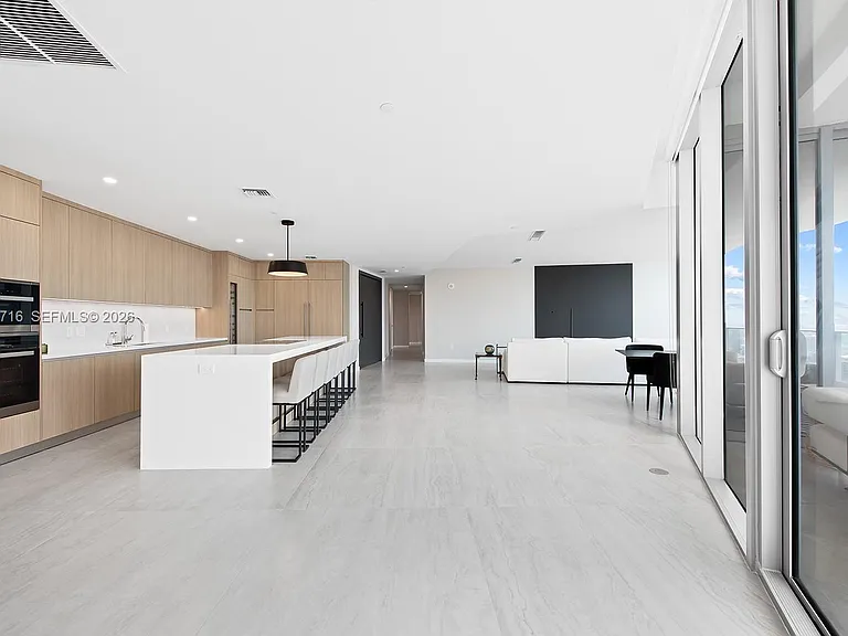 851 NE 1st Ave #Penthouse 5402 — Photo 10