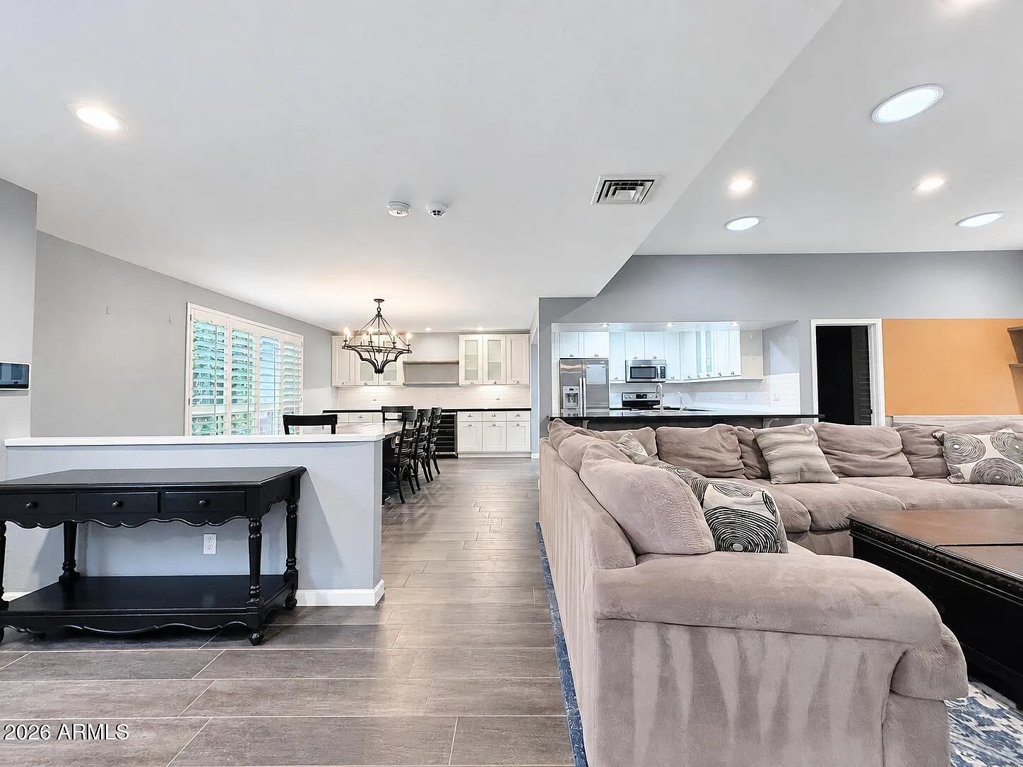 3 bed, 2.0 bath, 1984 sqft, $4,600 — Photo 3