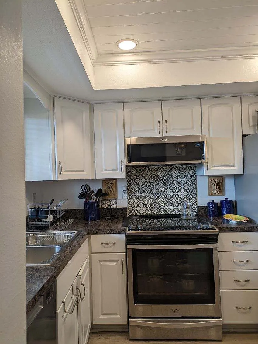2 bed, 912 sqft, $1,650 — Photo 2
