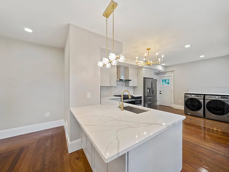 43 Evergreen Ave #2 — Photo 4