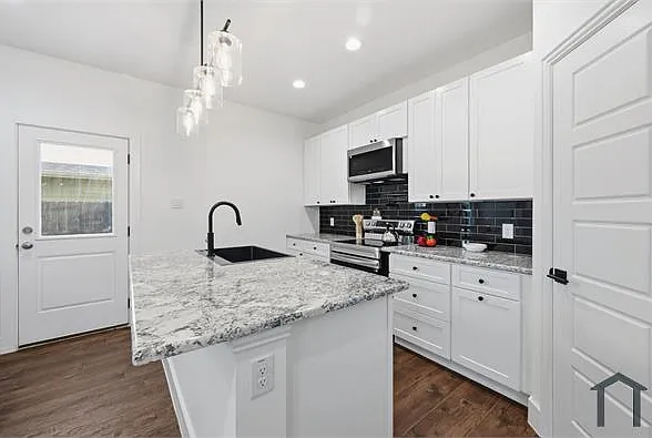 1104 E Annie St — Photo 12