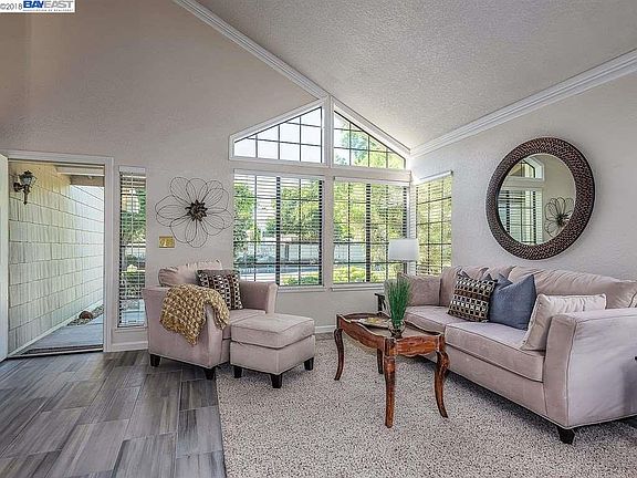 3rd image of 4925 Country Hills Dr