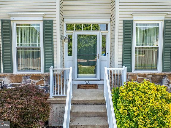 2nd image of 36 Hill Farm Way