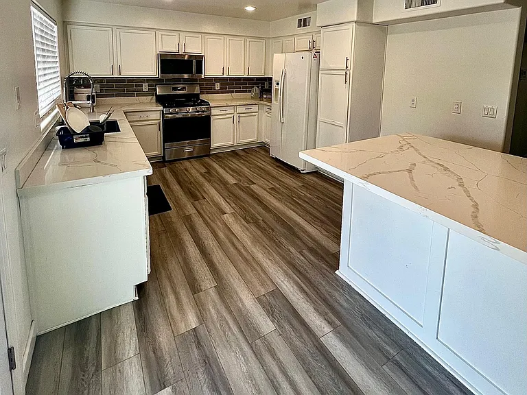 2721 S 108th Ave — Photo 7
