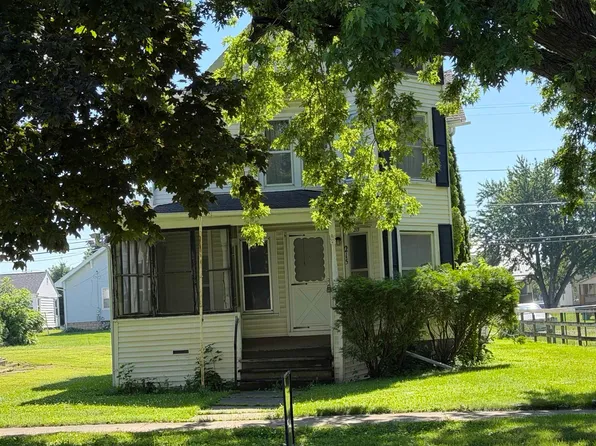 215 1st Ave NE, Oelwein, IA 50662