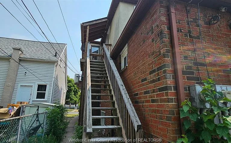 1141 Howard Ave #UPPER — Photo 3