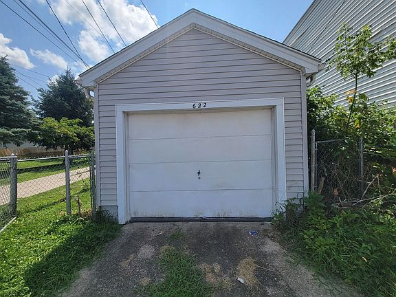 3rd image of 622 Ross Ave