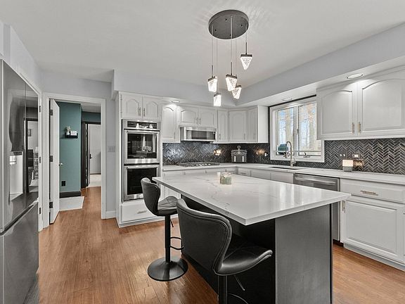 4th image of 18118 Whitman Ln
