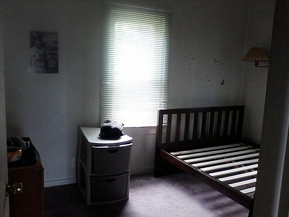 4th image of 303 Poplar St