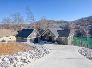 1394 Lakeside Dr, Jacksboro, TN 37757